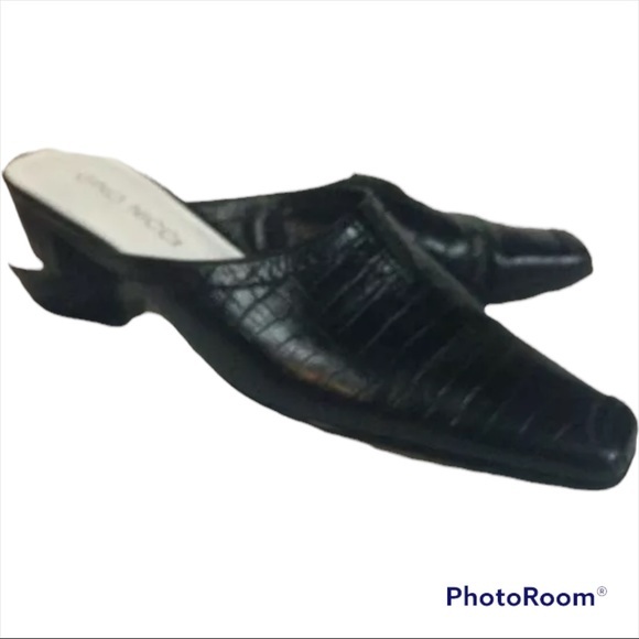 Gino Nicci slide on Black Embossed leather Great Condition 7 Square Toe - Picture 1 of 2